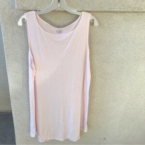 Layers by Lori Goldstein Baby Pink  
SzXL Sleevelesss Curved Hem
